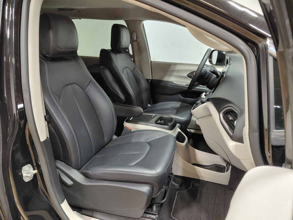 Used 2024 Chrysler Pacifica - photo 10