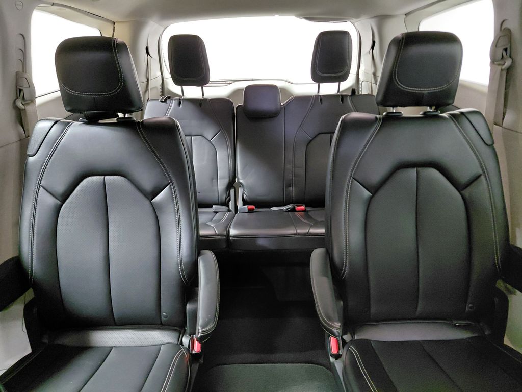 Used 2024 Chrysler Pacifica - photo 8