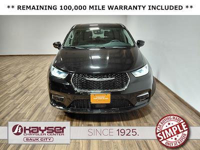 Used 2024 Chrysler Pacifica - photo 2