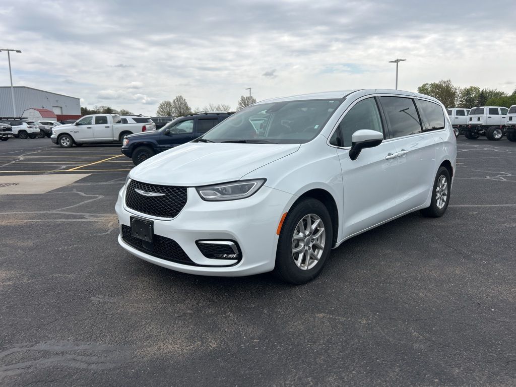 Used 2023 Chrysler Pacifica - photo 9