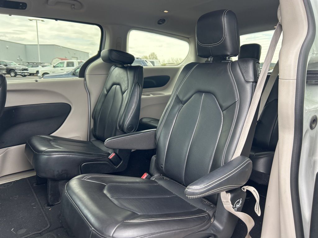 Used 2023 Chrysler Pacifica - photo 11