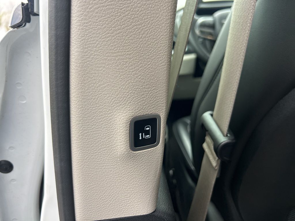 Used 2023 Chrysler Pacifica - photo 13