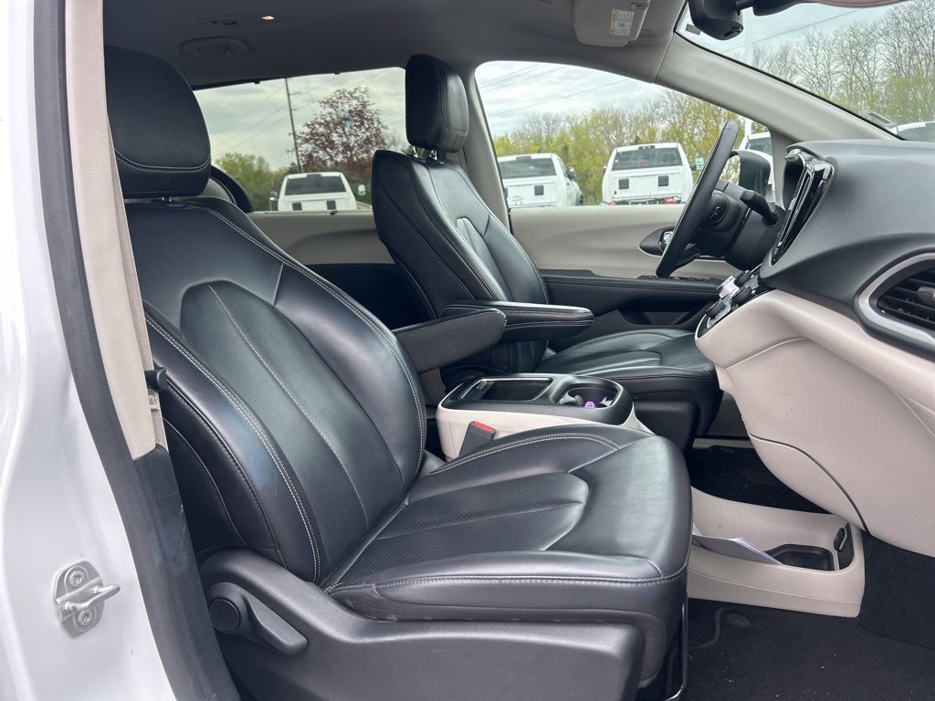 Used 2023 Chrysler Pacifica - photo 14