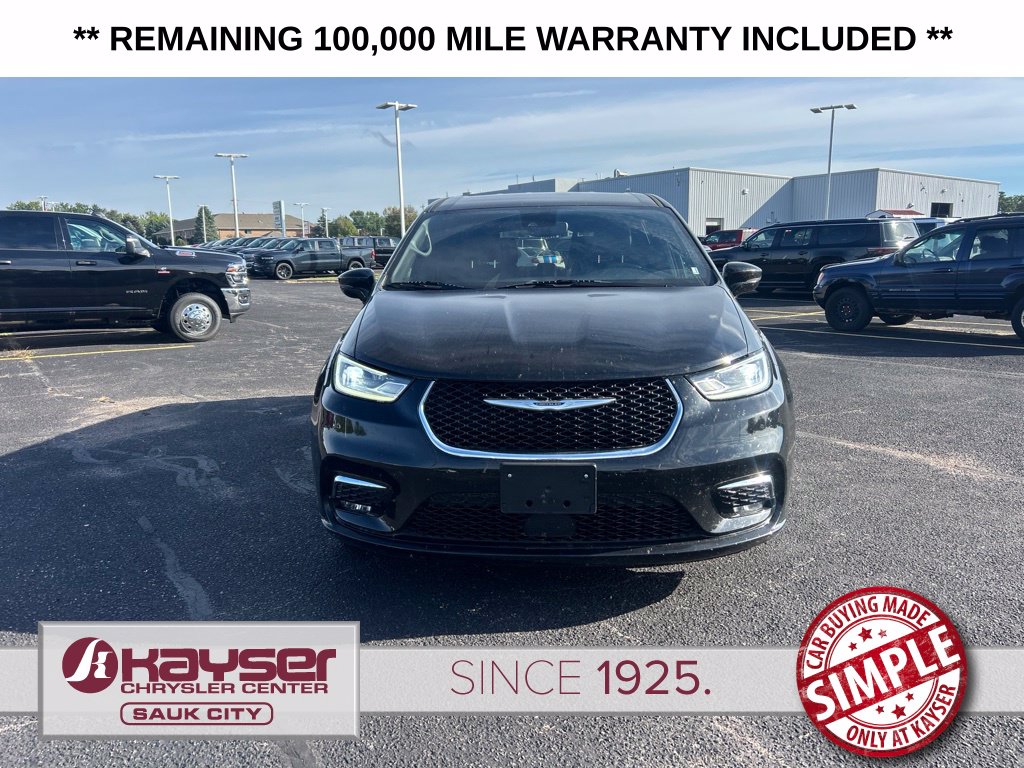 Used 2025 Chrysler Pacifica - photo 2
