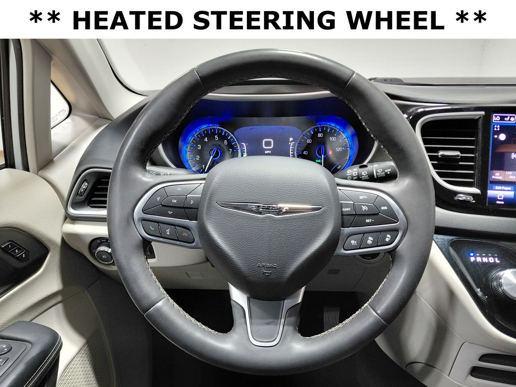 Used 2023 Chrysler Pacifica - photo 10