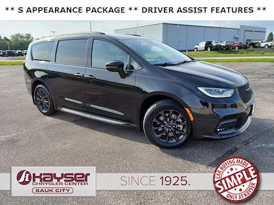 Used 2021 Chrysler Pacifica Touring L AWD Minivan for sale #UA100 - photo 1