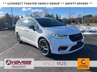 Used 2025 Chrysler Pacifica - photo 1