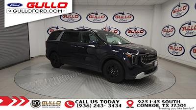 Used 2025 Kia Carnival - photo 1