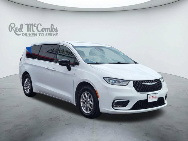 Used 2025 Chrysler Pacifica - photo 1