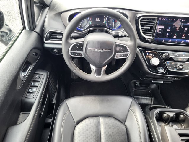 Used 2025 Chrysler Pacifica - photo 15