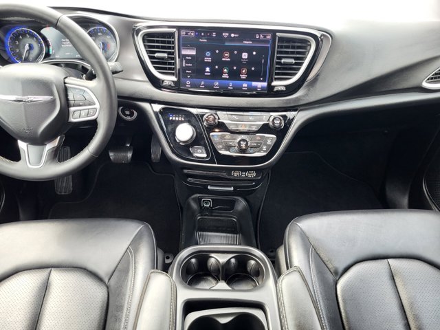 Used 2025 Chrysler Pacifica - photo 16