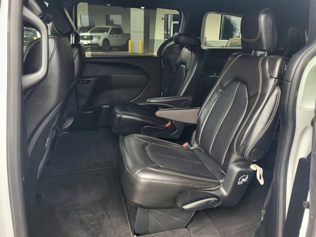 Used 2025 Chrysler Pacifica - photo 18