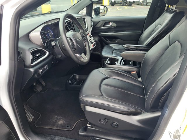 Used 2025 Chrysler Pacifica - photo 20