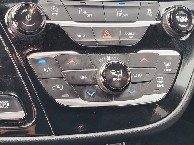 Used 2025 Chrysler Pacifica - photo 23
