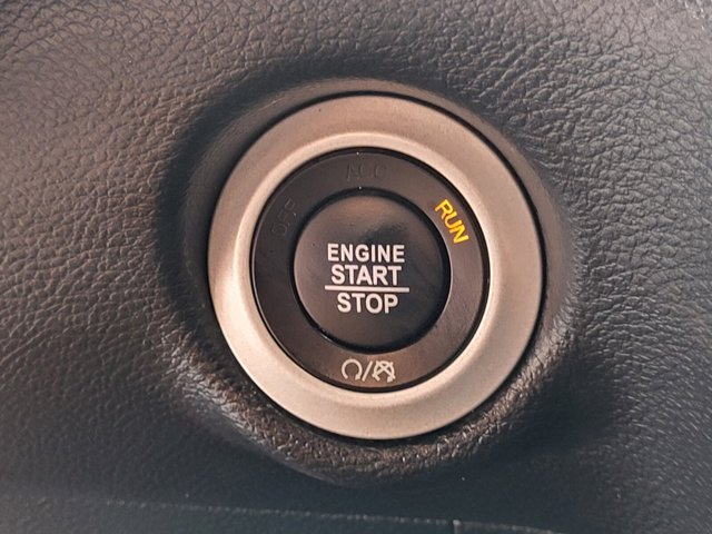 Used 2025 Chrysler Pacifica - photo 25