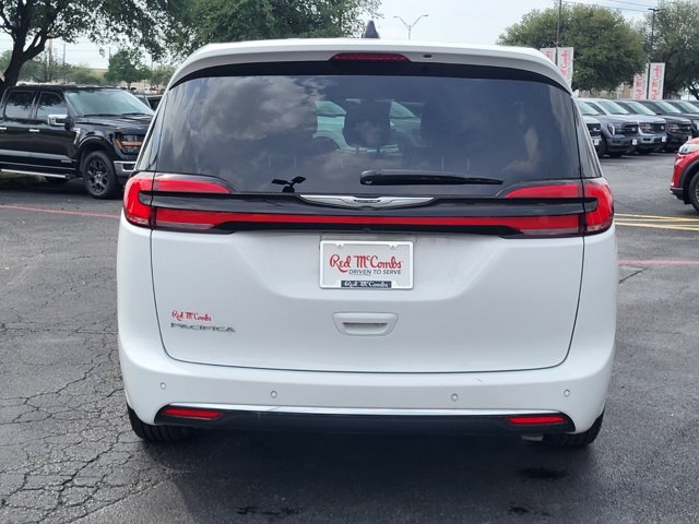 Used 2025 Chrysler Pacifica - photo 6