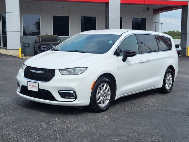 Used 2025 Chrysler Pacifica - photo 9