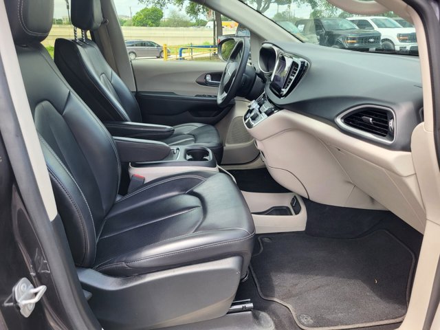 Used 2023 Chrysler Pacifica - photo 13