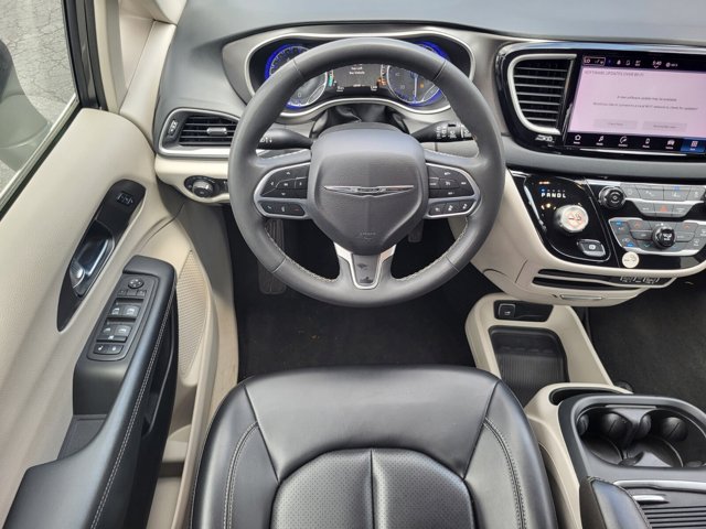 Used 2023 Chrysler Pacifica - photo 15