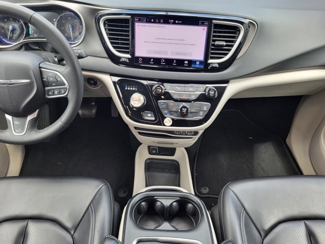 Used 2023 Chrysler Pacifica - photo 16