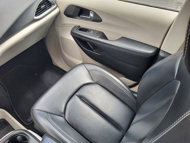 Used 2023 Chrysler Pacifica - photo 17