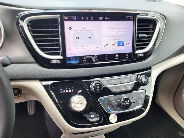 Used 2023 Chrysler Pacifica - photo 21