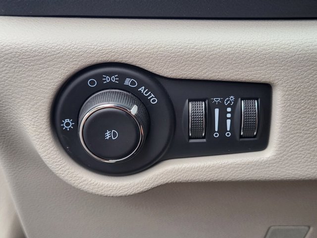 Used 2023 Chrysler Pacifica - photo 24