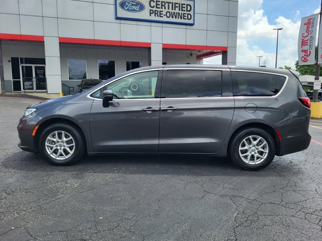 Used 2023 Chrysler Pacifica - photo 8