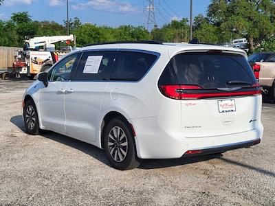Used 2023 Chrysler Pacifica - photo 2