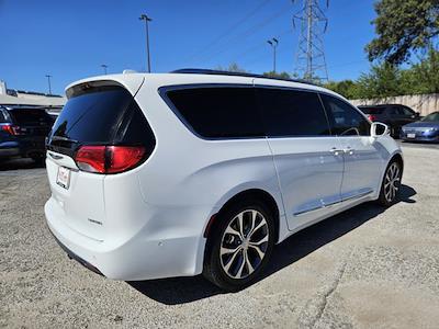 Used 2017 Chrysler Pacifica Limited Minivan for sale #F52258A - photo 2