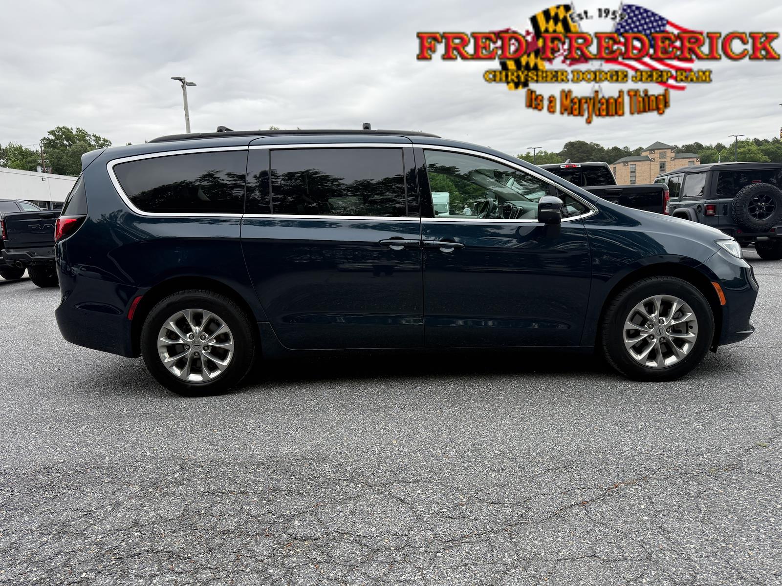 Used 2023 Chrysler Pacifica - photo 11