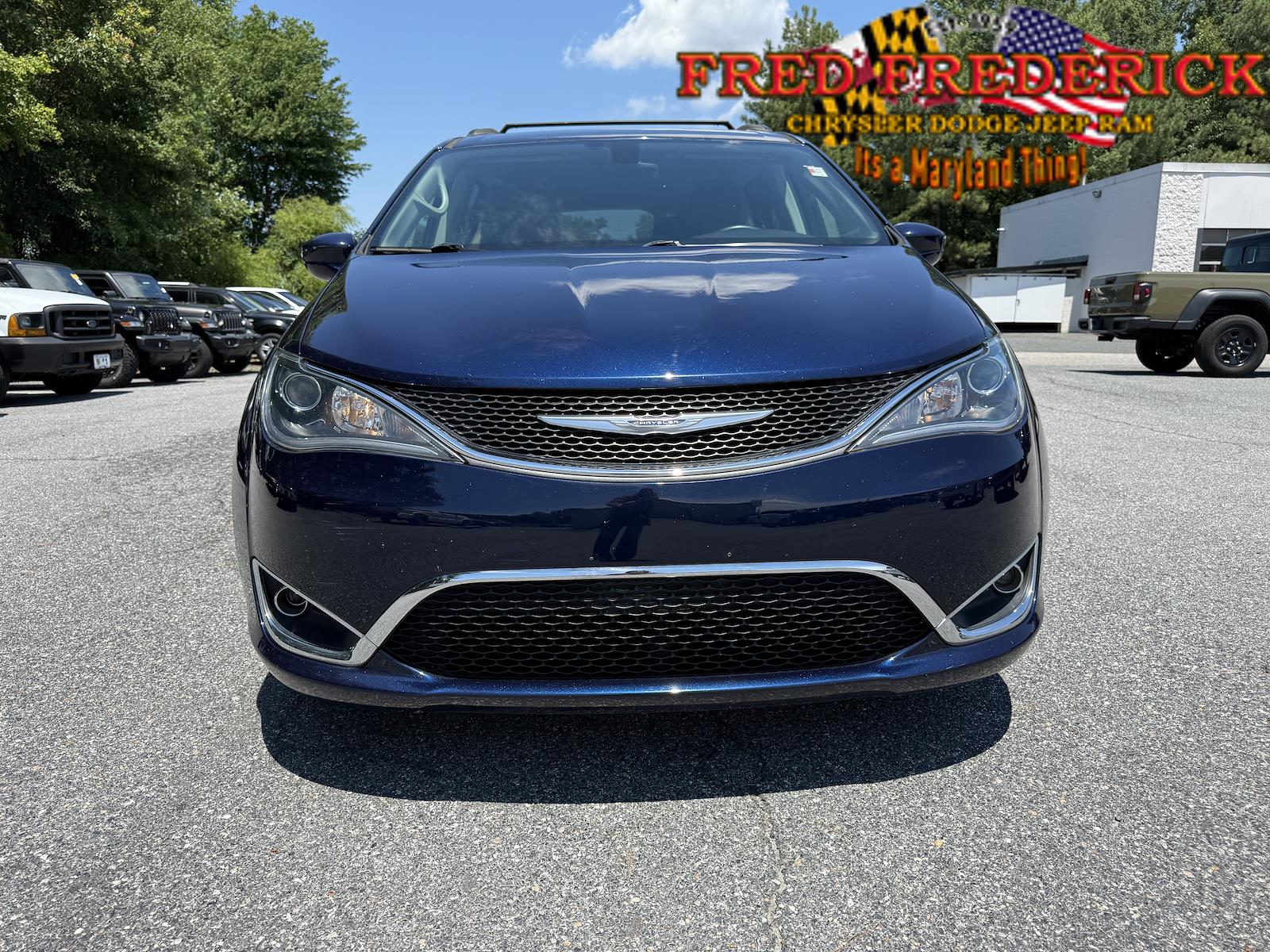 Used 2017 Chrysler Pacifica - photo 2