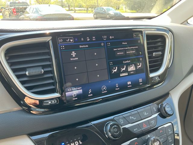 Used 2023 Chrysler Pacifica - photo 24