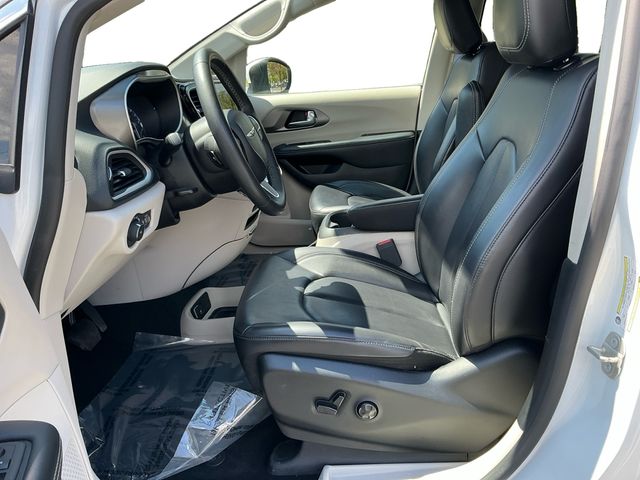 Used 2023 Chrysler Pacifica - photo 1