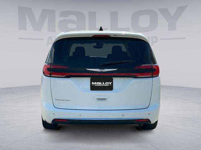 Used 2023 Chrysler Pacifica - photo 8