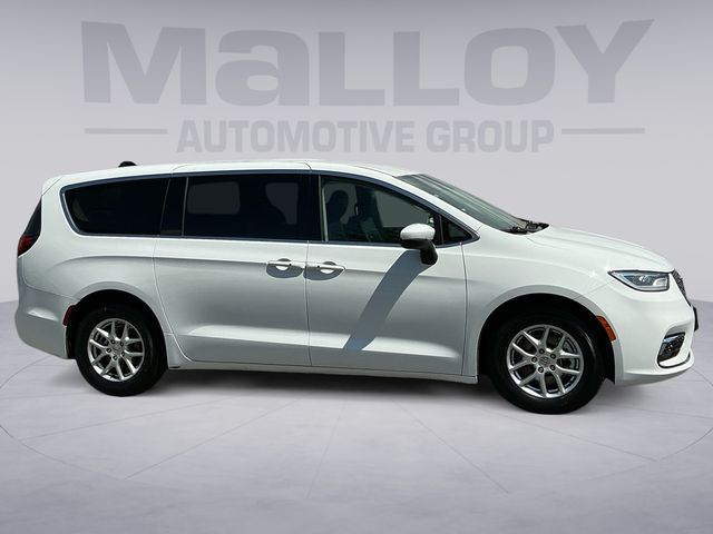 Used 2023 Chrysler Pacifica - photo 10
