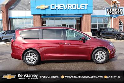 Used 2021 Chrysler Voyager - photo 1