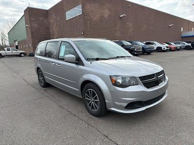 Used 2017 Dodge Grand Caravan - photo 1