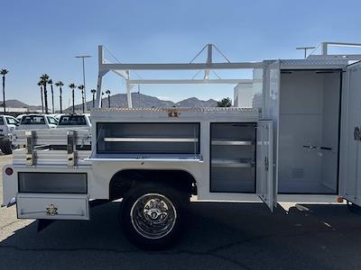 New 2025 Ford F-550 - photo 1