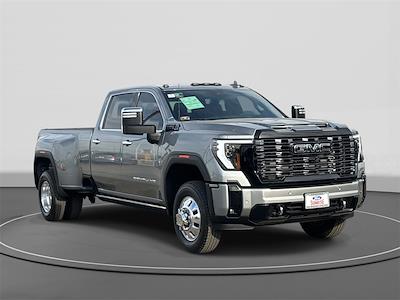 Used 2025 GMC Sierra 3500 Denali Ultimate Crew Cab 4WD Pickup for sale #V67860 - photo 2