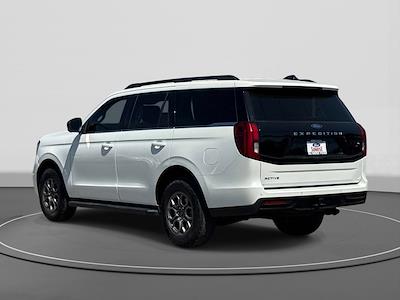 Used 2025 Ford Expedition - photo 2