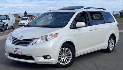 Used 2017 Toyota Sienna XLE Minivan for sale #V68649 - photo 1