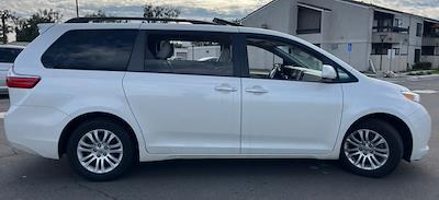 Used 2017 Toyota Sienna XLE Minivan for sale #V68649 - photo 2