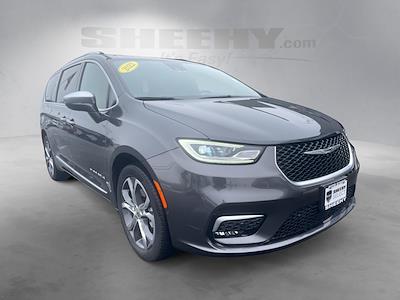 Used 2022 Chrysler Pacifica - photo 1