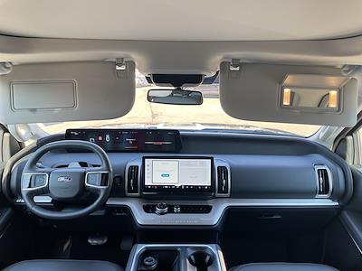 Used 2025 Ford Expedition - photo 1