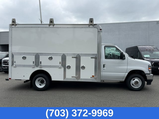 New 2027 Ford E-450 - photo 2