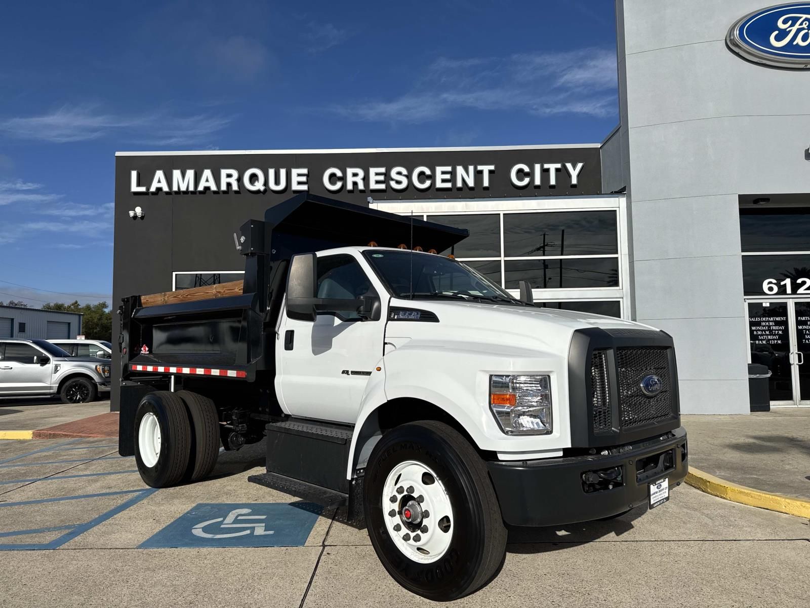 Used 2025 Ford F-650 - photo 1