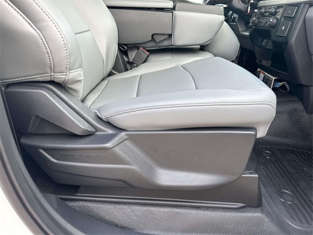 2023 Ford F-350 XL photo 3