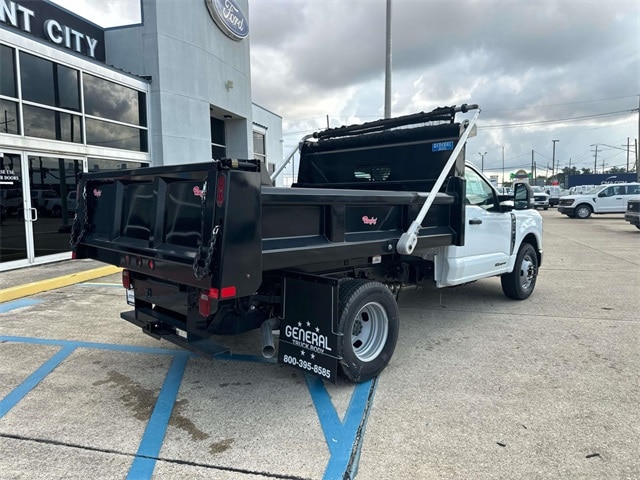 2023 Ford F-350 XL photo 3