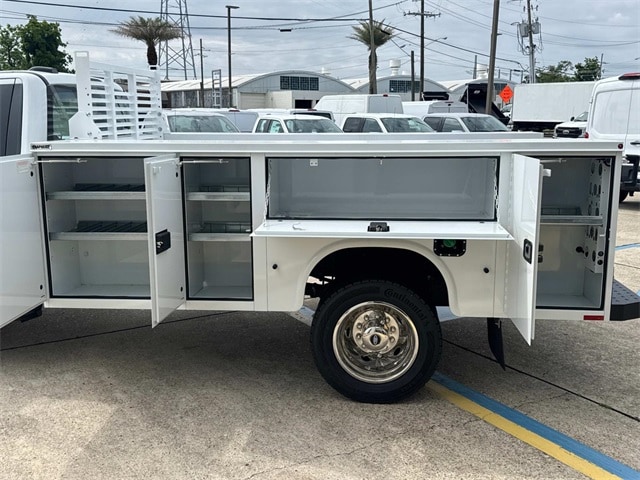 2025 Ford F-550 XL photo 3